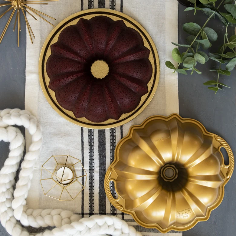 Anniversary Bundt Pan 10-15 Cups - Image 4