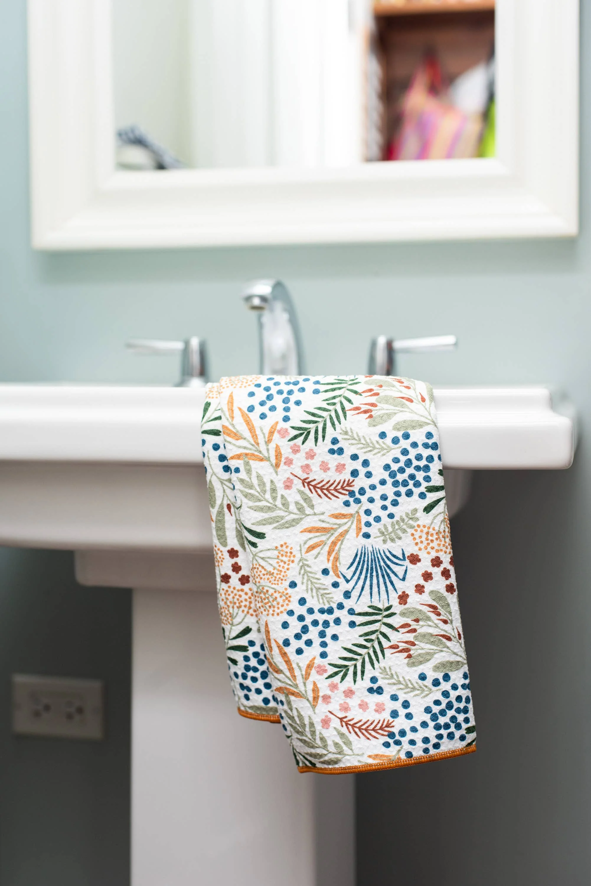 Anywhere Towel - Floral in Gold - Image 2