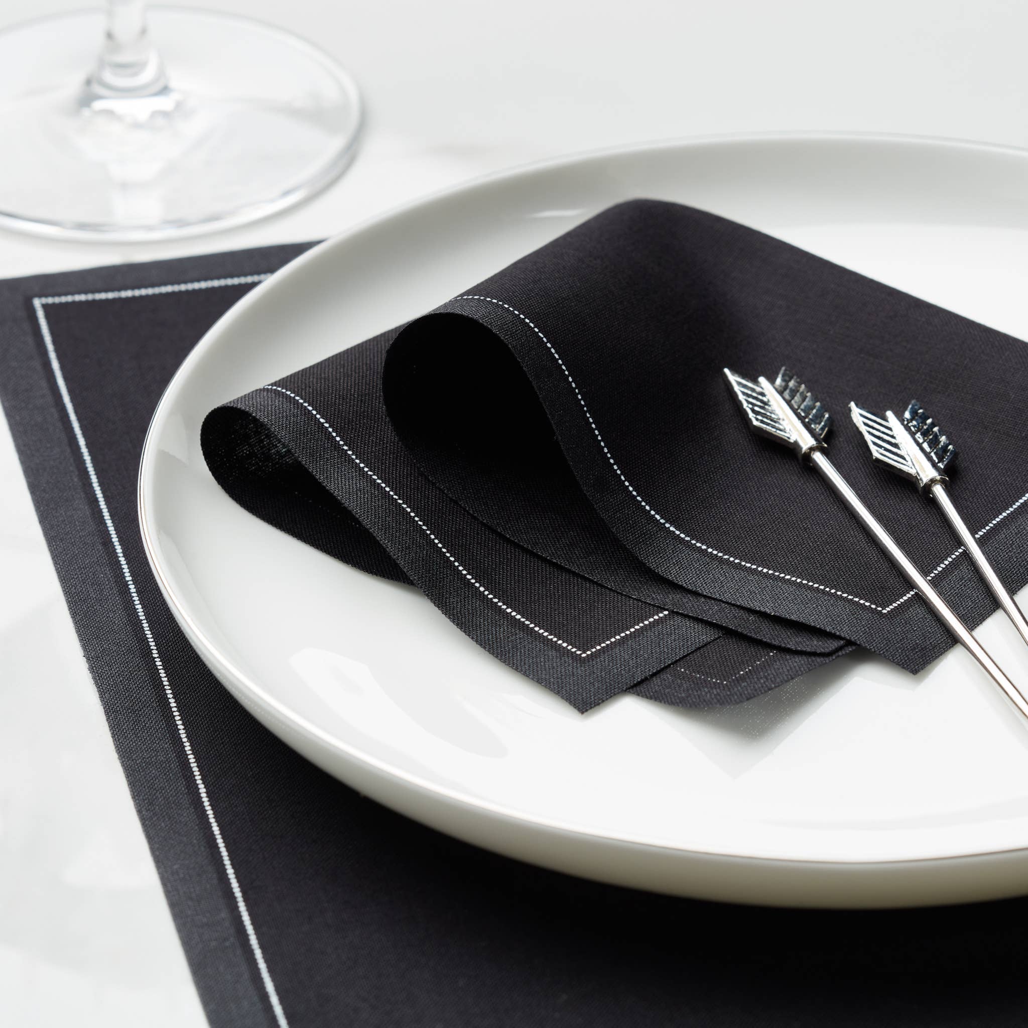 Black Cotton Luncheon Napkins 25 Units
