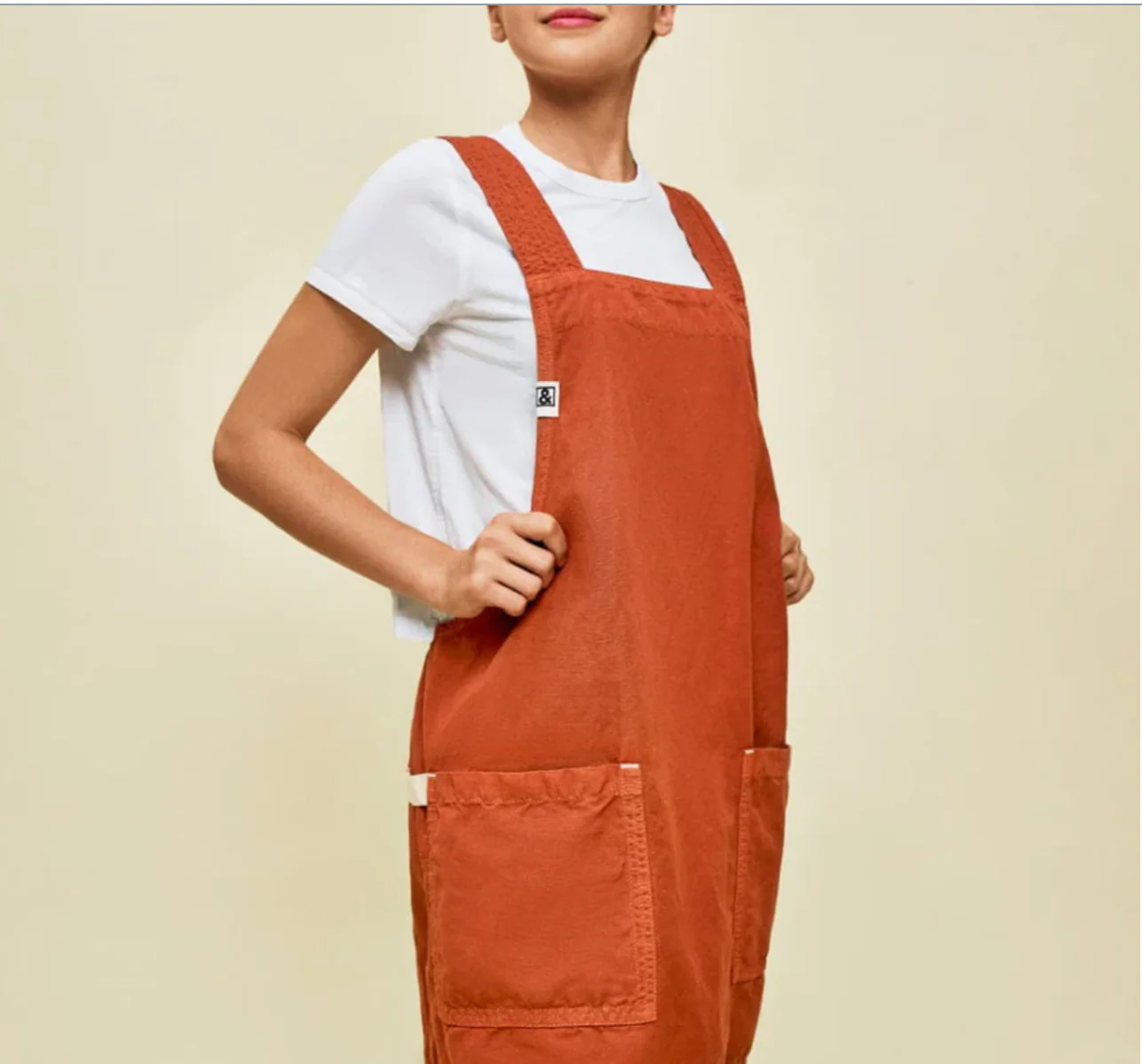 Hedley & Bennett The Smock Apron - Harissa Red - Image 4