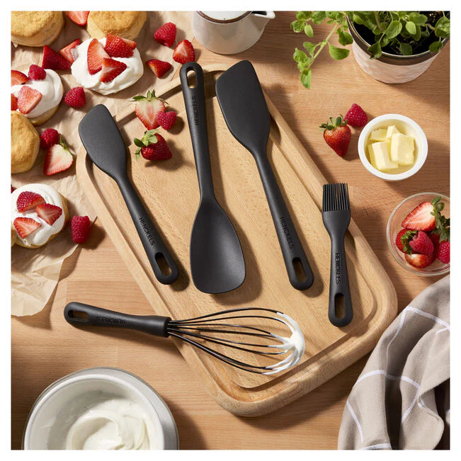 Henckels Silicone Onyx Spatula Black - 23.5cm - Image 3