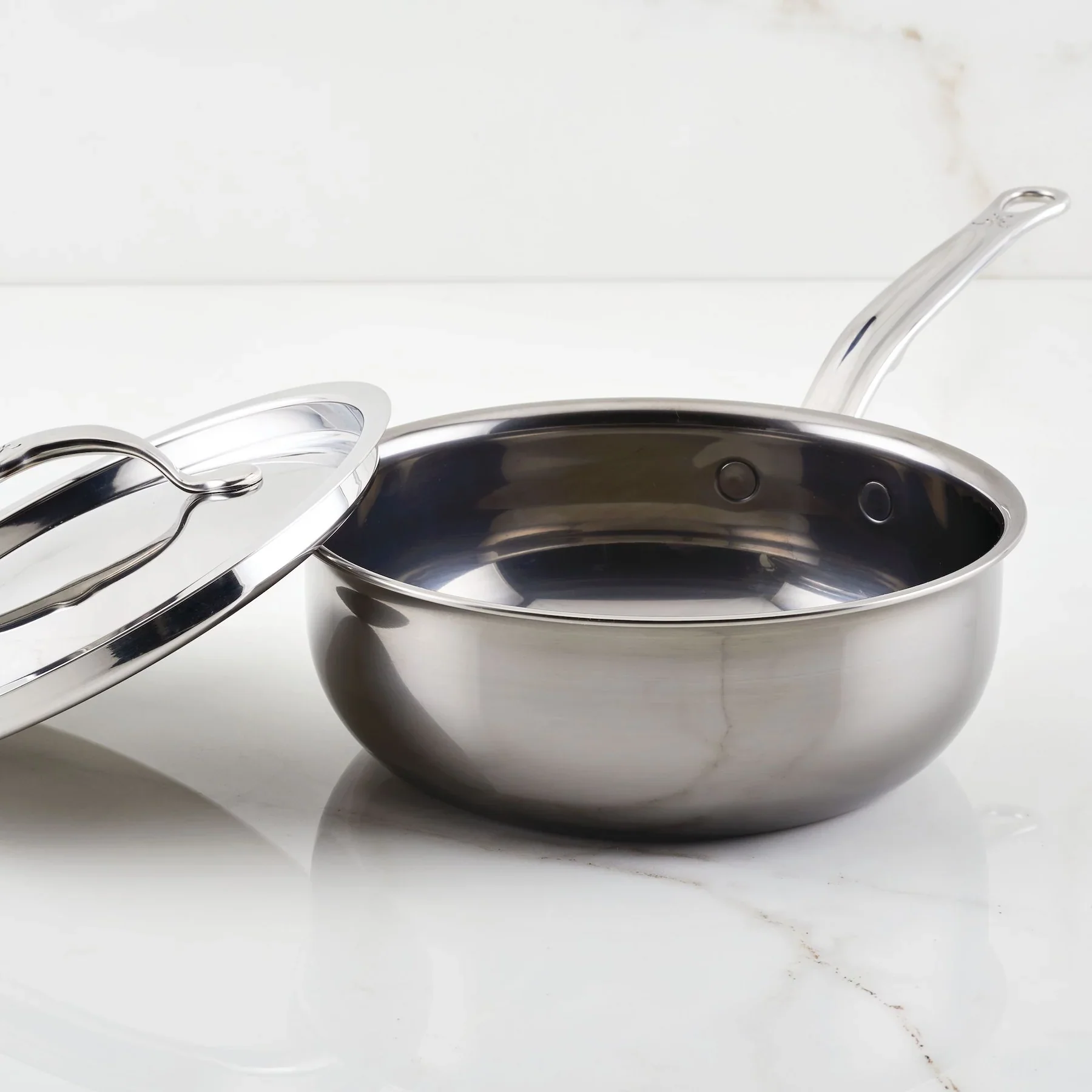 Hestan NanoBond 2qt Covered Saucier - Image 4