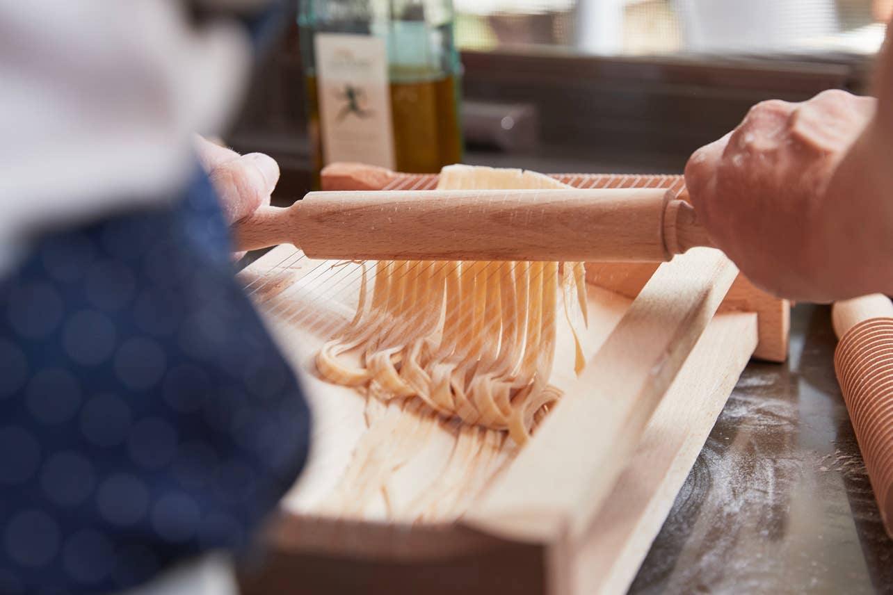 Italian Pasta Chitarra with Rolling Pin - Large - Image 3