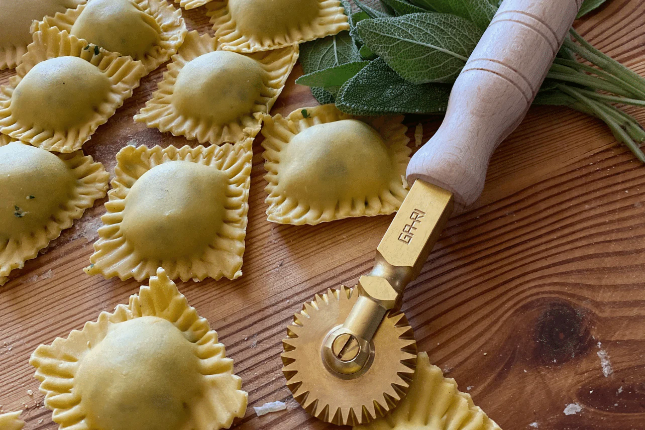 Italian Pasta Fluted Wheel Cutter - Brass Wheel - Image 2