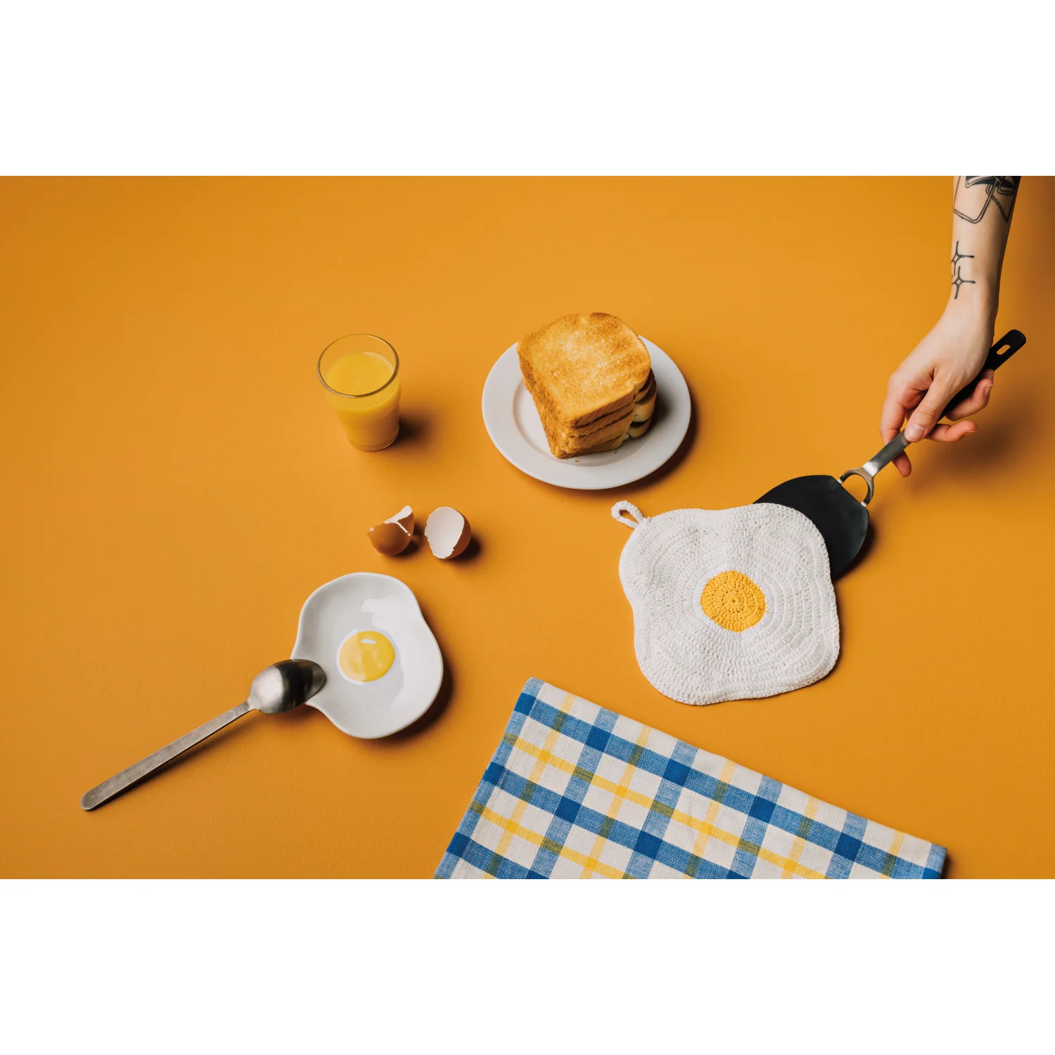 Jubilee Eggs Apron & Dishtowel Set - Image 3