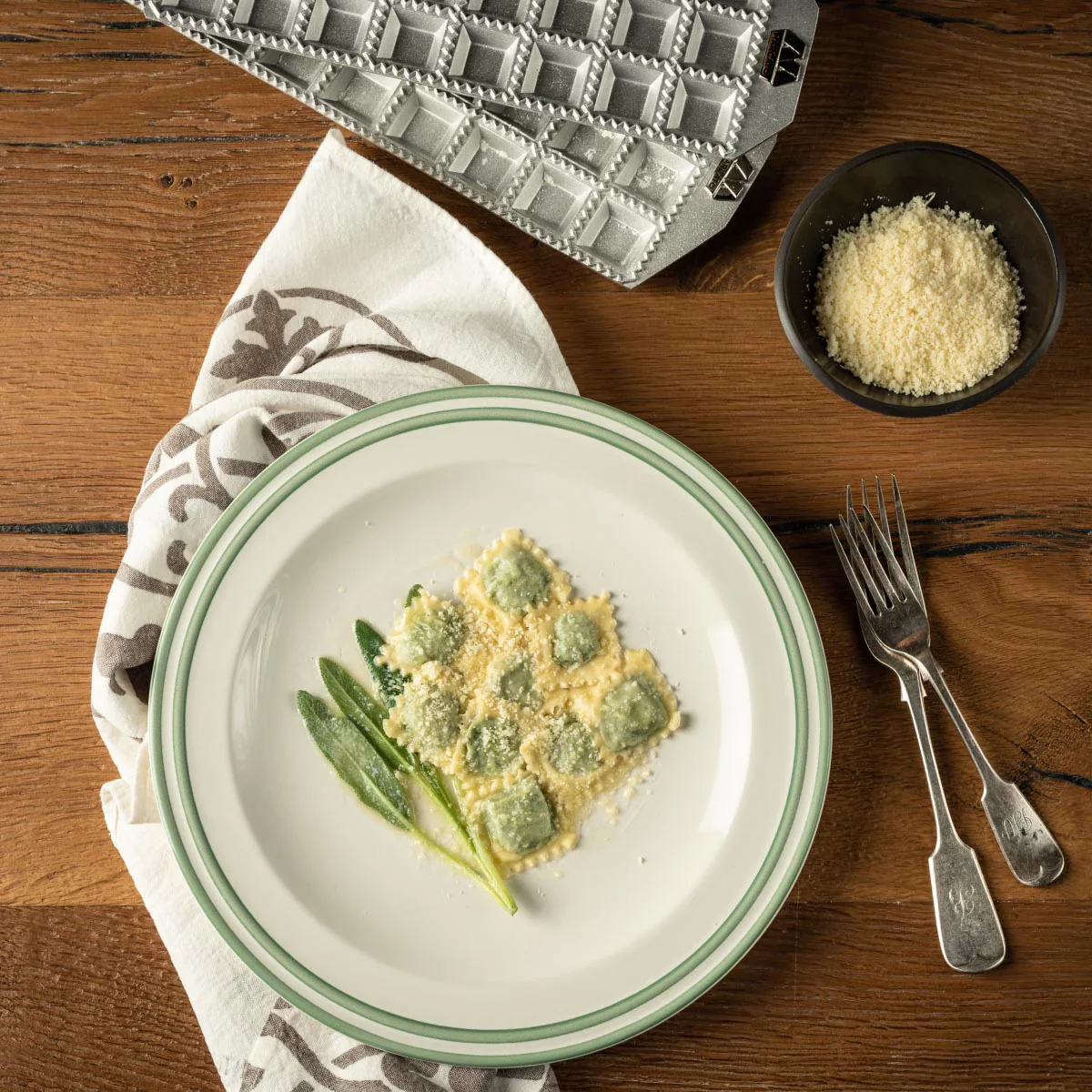 Marcato Ravioli Mold 36 Squared Ravioli with Rolling Pin - Image 2