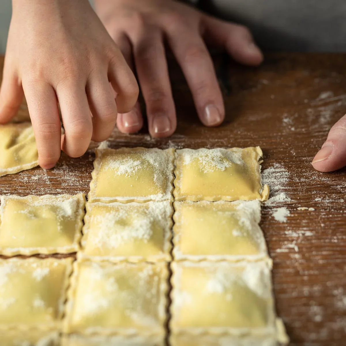 Marcato Ravioli Mold 36 Squared Ravioli with Rolling Pin - Image 3