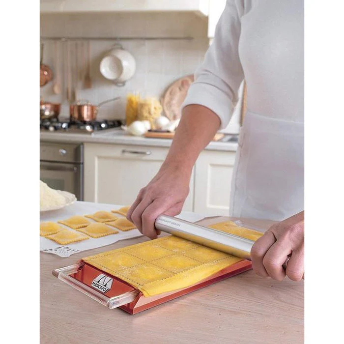 Marcato Ravioli Tablet with Rolling Pin - Red - Image 3