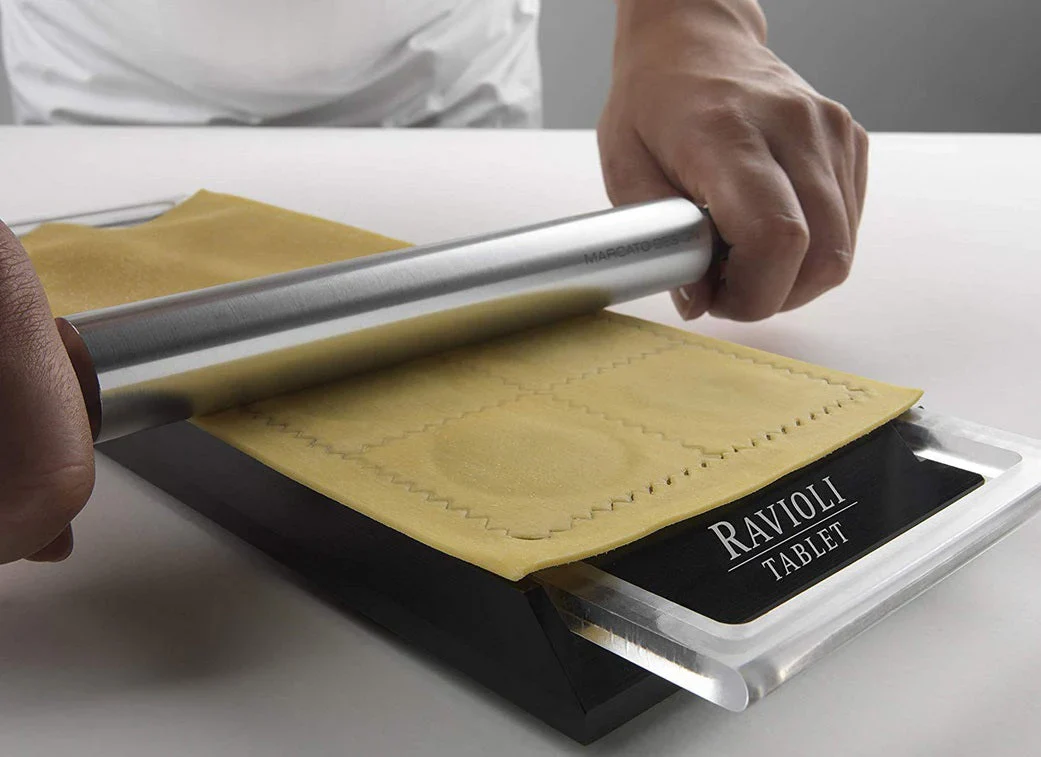 Marcato Ravioli Tablet with Rolling Pin - Black - Image 2