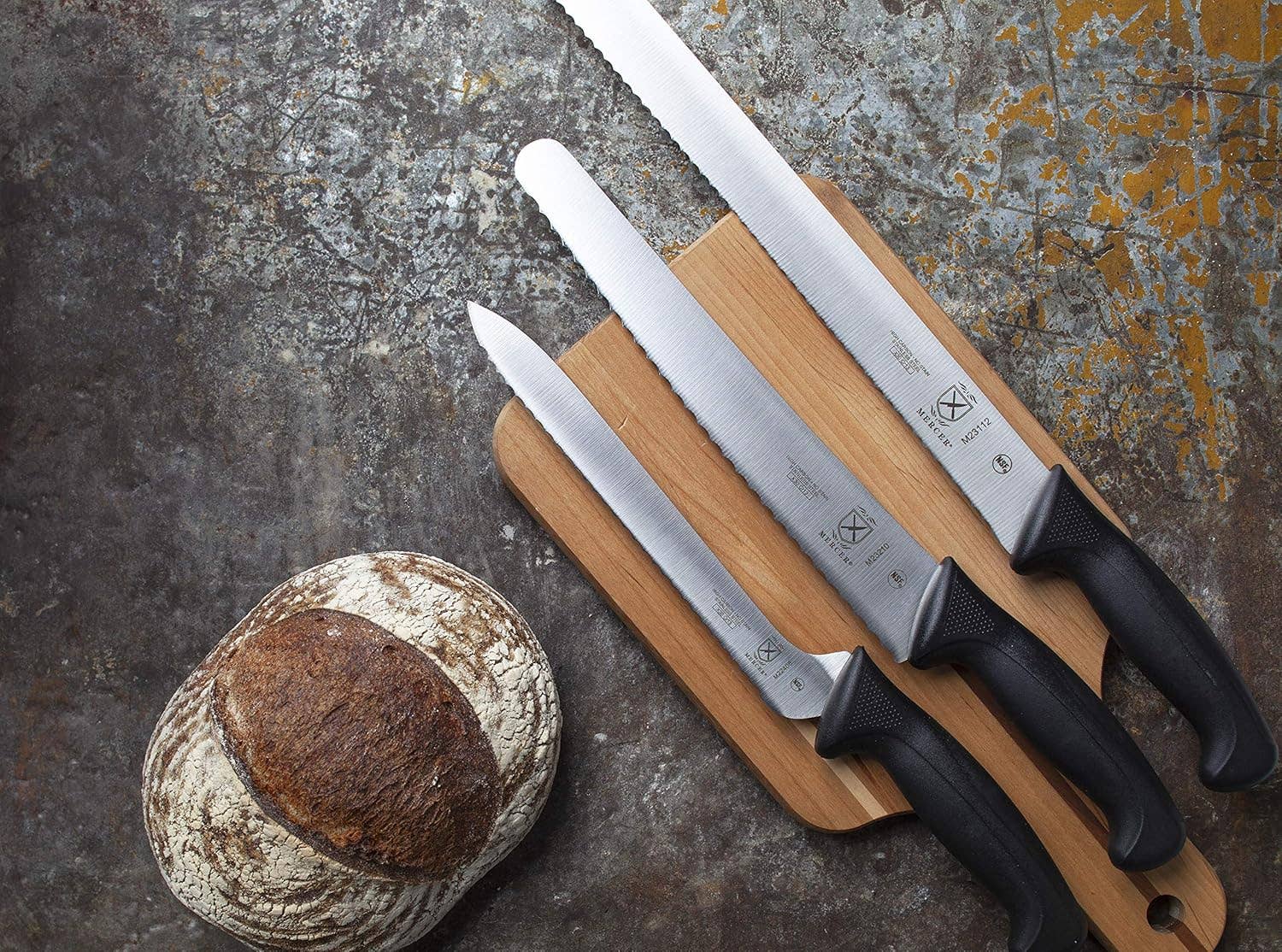Mercer Millennia Black Handle 10" Wide Wavy Edge Bread Knife - Image 7