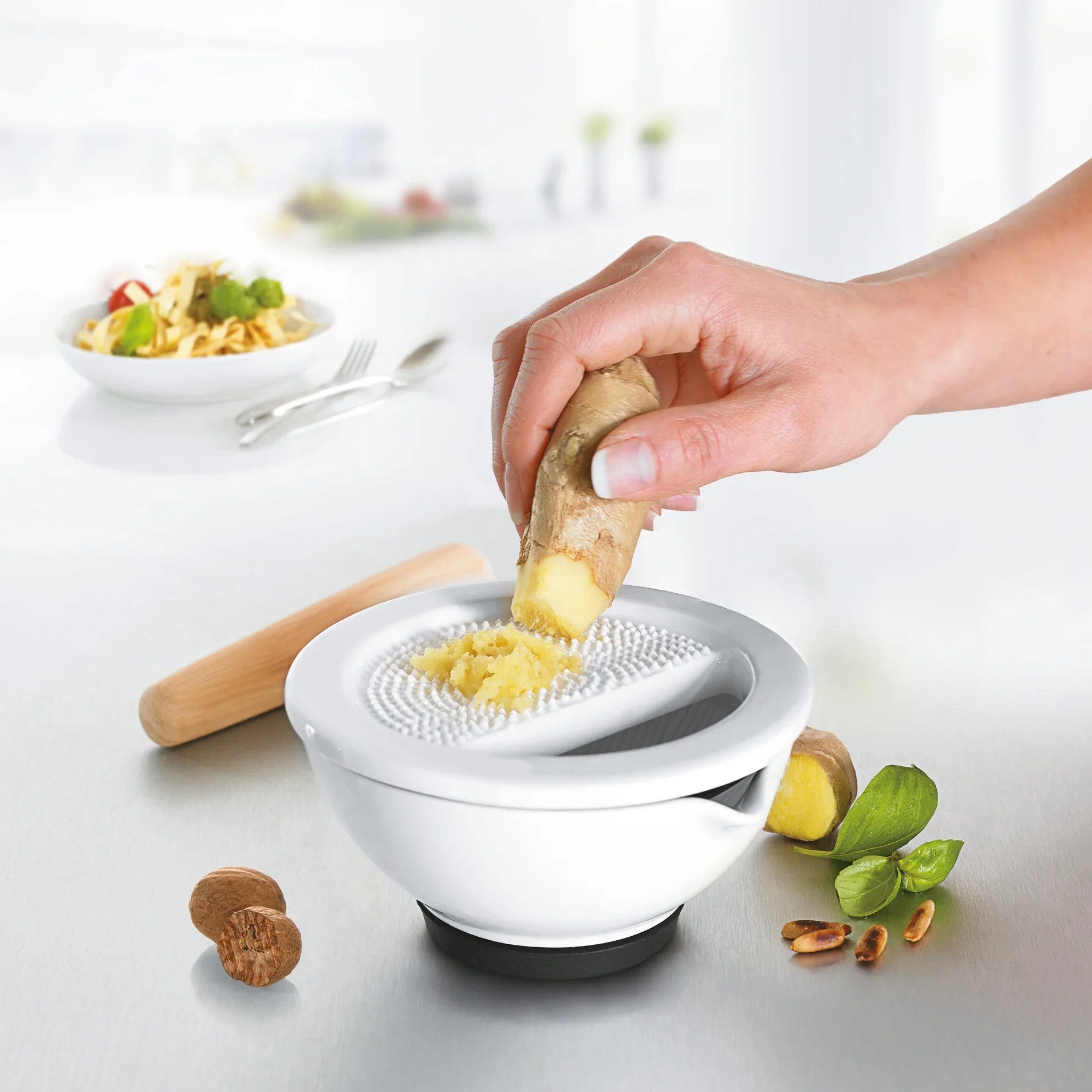 Mortar & Pestle w/Grater Porcelain SURI - Image 2