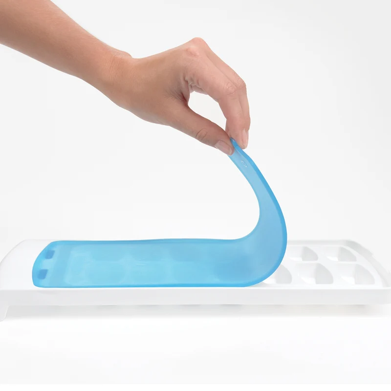 OXO No Spill Ice Cube Tray - Image 5