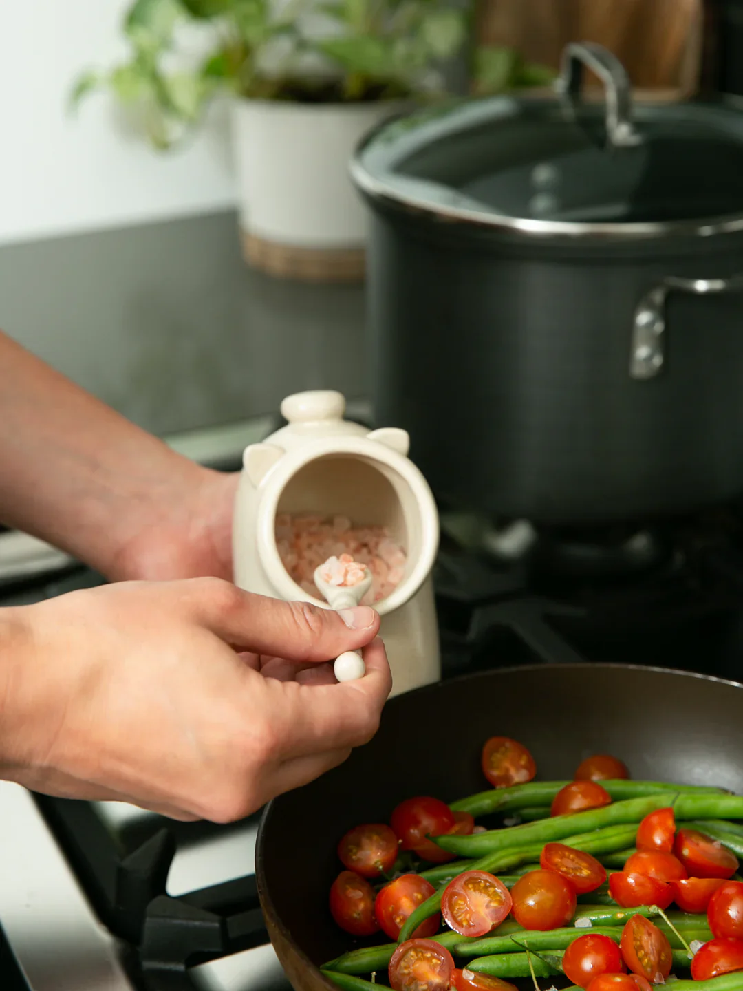 Stoneware Salt Pig w/spoon Oat - Image 3