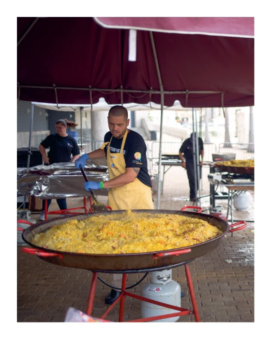 The World Central Kitchen Cookbook: Feeding Humanity, Feeding Hope - José Andrés - Image 12